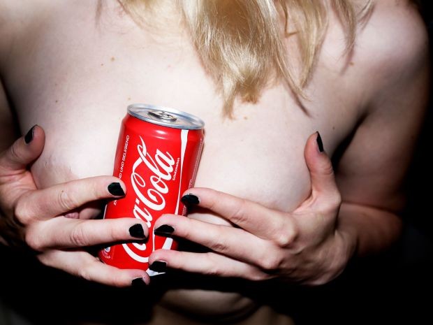 #HoldACokeWithYourBoobsChallenge1